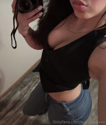 Full leaked Ashlyewavve private onlyfans photo