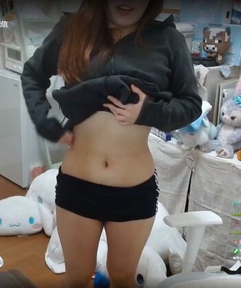 Full leaked Asian streamers private onlyfans photo
