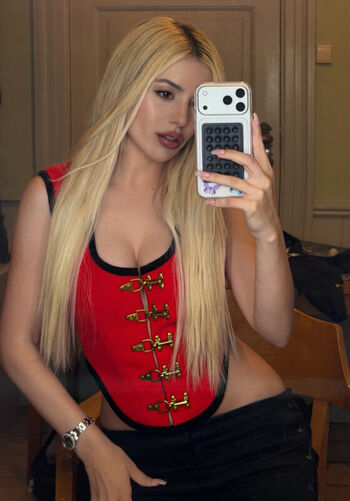 Ava Max