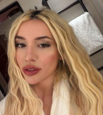 Full leaked Ava max  page private onlyfans photo