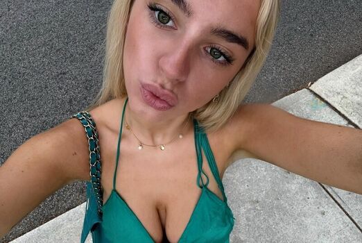 Full leaked Avaarini private onlyfans photo