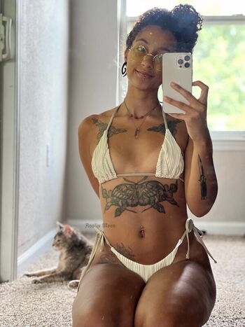 Avalia Moon