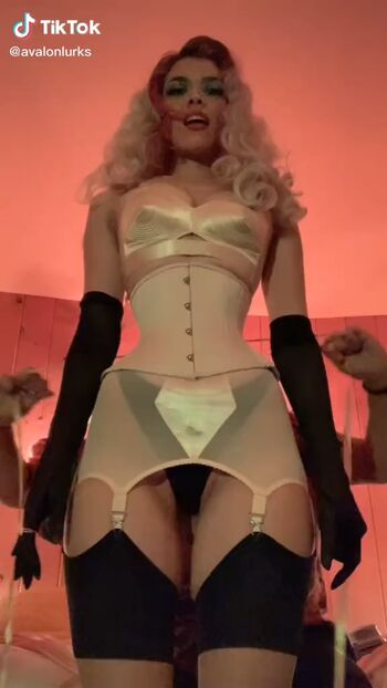 Full leaked Avalon lurks private onlyfans photo