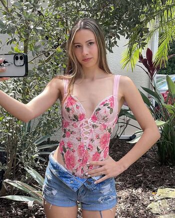 Full leaked Avaryana rose private onlyfans photo