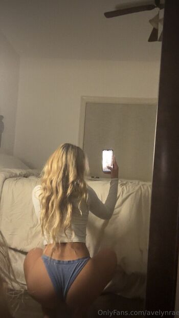 Full leaked Avelynraee private onlyfans photo
