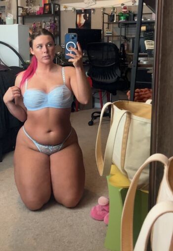 Full leaked Averageallison page private onlyfans photo