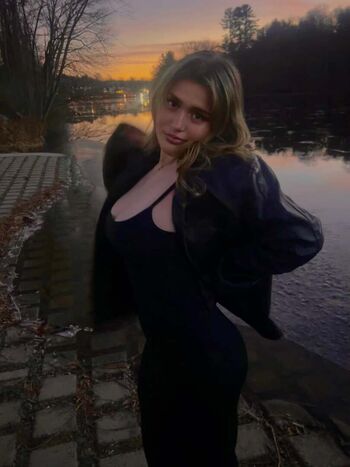 Full leaked Avery santoro page private onlyfans photo