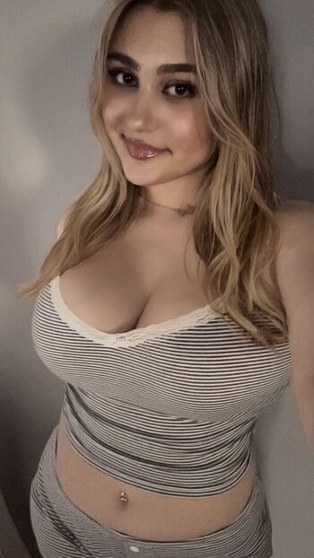 Full leaked Avery santoro private onlyfans photo