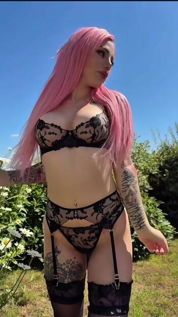 Full leaked Averyofficial private onlyfans photo
