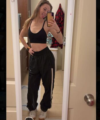 Full leaked Averyshipp private onlyfans photo