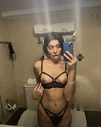 Full leaked Avrila private onlyfans photo