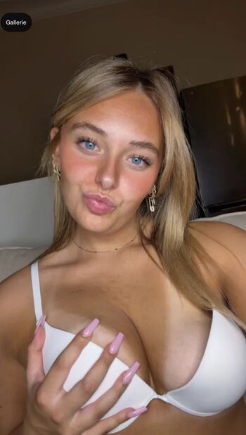 Full leaked Axelleiix private onlyfans photo