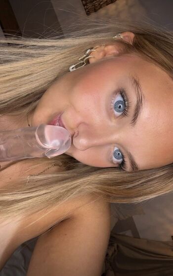 Full leaked Axelleiix private onlyfans photo