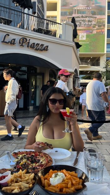 Full leaked Ayushaaaa page private onlyfans photo
