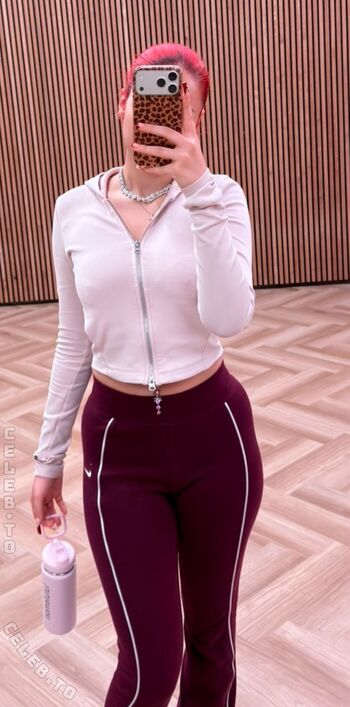 Full leaked Badmomzjay private onlyfans photo