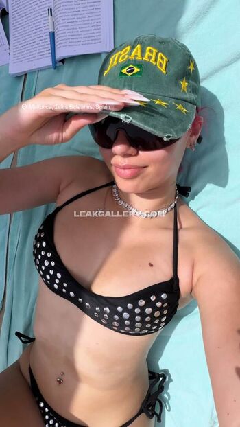 Full leaked Badmomzjayyy private onlyfans photo