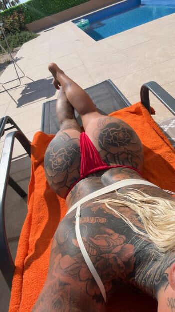 Full leaked Badxlucyy private onlyfans photo