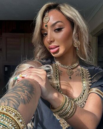 Full leaked Bangladeshi private onlyfans photo