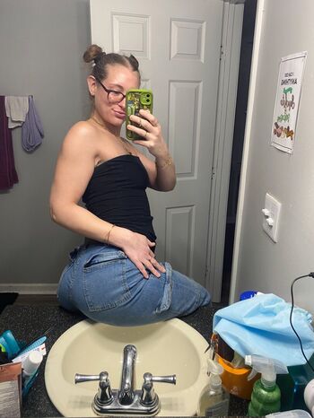 Full leaked Battylilkiwi private onlyfans photo