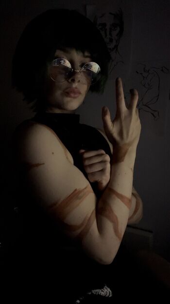 Full leaked Beezleneezle private onlyfans photo