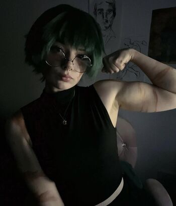 Full leaked Beezleneezle private onlyfans photo