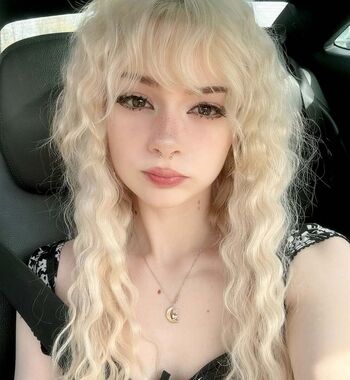 Full leaked Beezleneezle private onlyfans photo