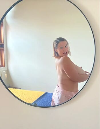 Full leaked Bel larcombe slice of salami private onlyfans photo