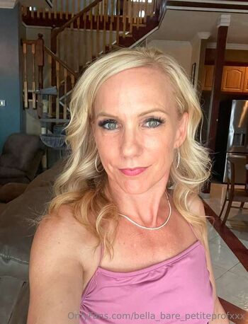 Full leaked Bella bare private onlyfans photo