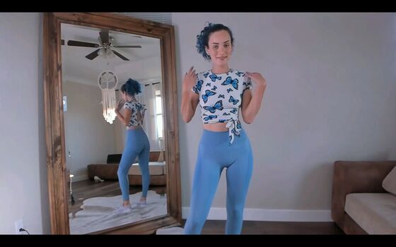 Full leaked Bella brookz private onlyfans photo