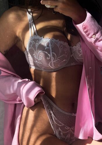 Full leaked Bella mnz private onlyfans photo