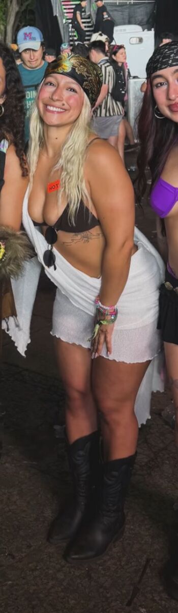 Full leaked Bella thiccc private onlyfans photo