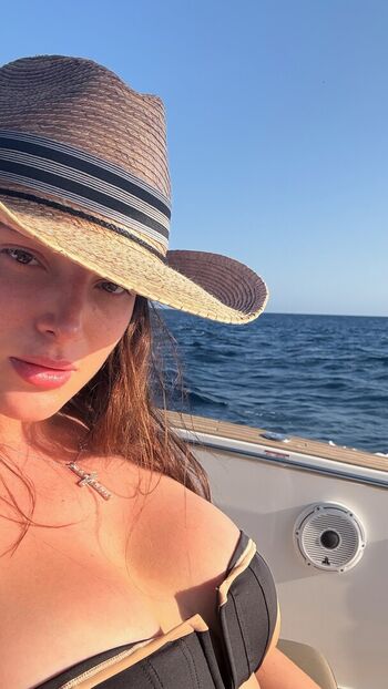 Full leaked Bella thorne private onlyfans photo