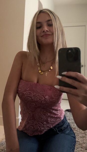 Full leaked Bella private onlyfans photo