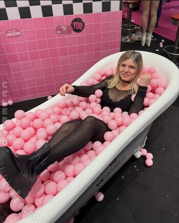 Full leaked Bellabanane private onlyfans photo