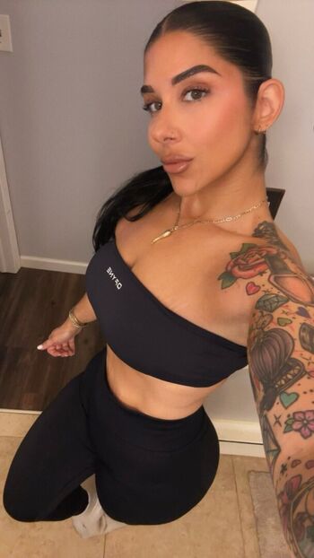 Full leaked Bellabarbellz private onlyfans photo