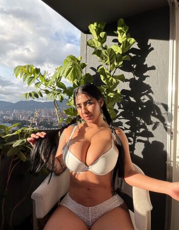 Full leaked Bellagalindo private onlyfans photo