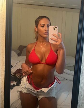 Full leaked Bellakeuch private onlyfans photo