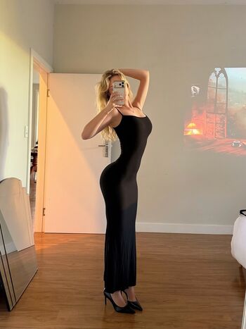 Full leaked Bellashhh private onlyfans photo