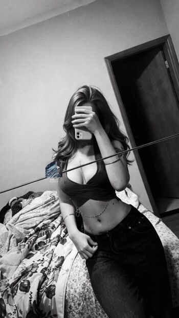 Full leaked Bellassq private onlyfans photo