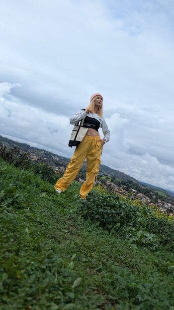 Full leaked Bessy q page private onlyfans photo