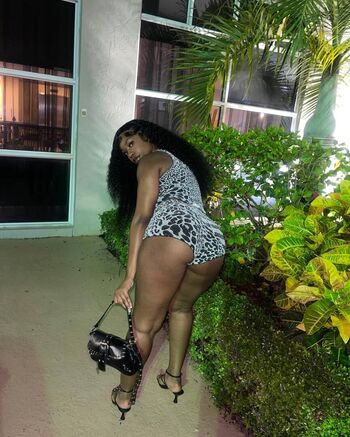 Full leaked Bigbootykyy private onlyfans photo