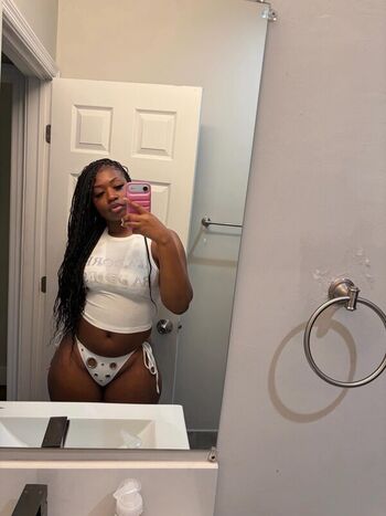 Full leaked Bigbootykyy private onlyfans photo