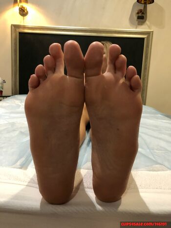 Full leaked Bigfeetgirls page private onlyfans photo