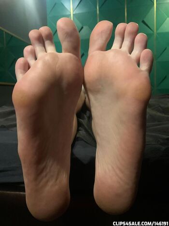 Bigfeetgirls