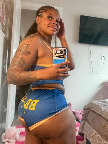 Full leaked Bignie private onlyfans photo
