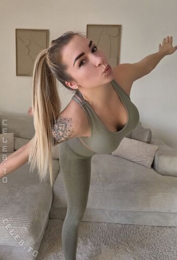 blonde_model