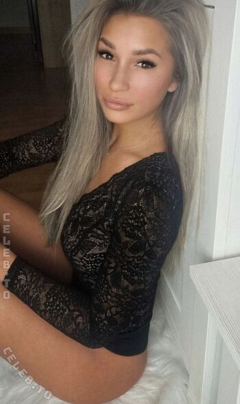 Full leaked Blonde model private onlyfans photo