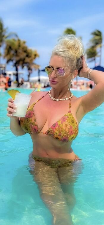 Full leaked Blondie mom bay private onlyfans photo