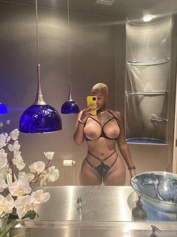 Full leaked Blondiebandz private onlyfans photo