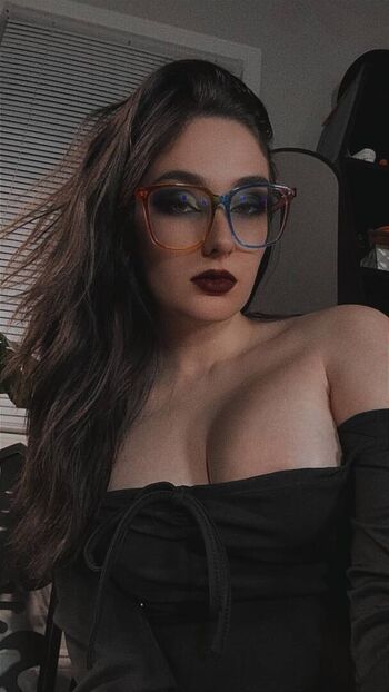 Full leaked Bloomsandbooks private onlyfans photo